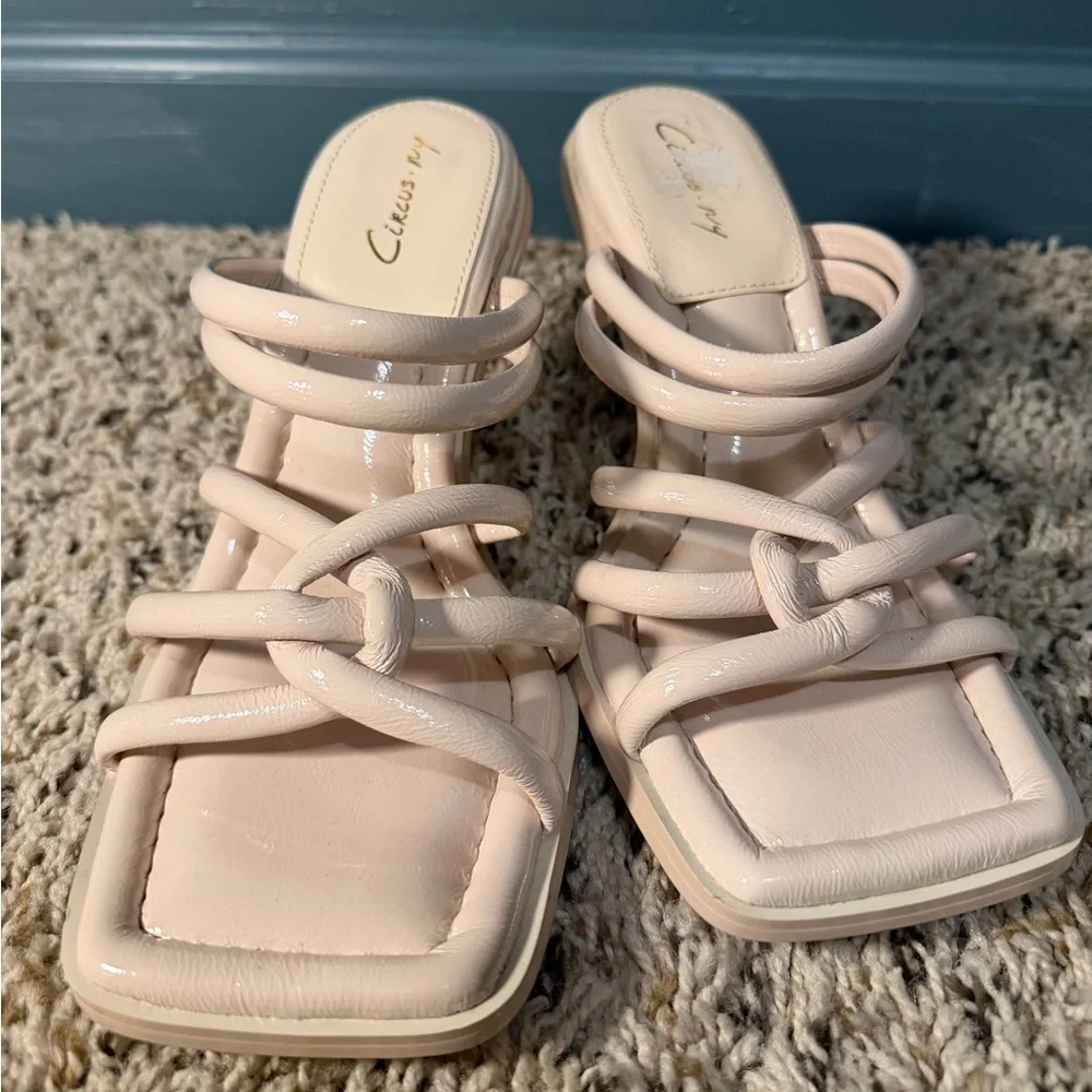 Circus NY square toe cream mini heels NWOT size 7.5